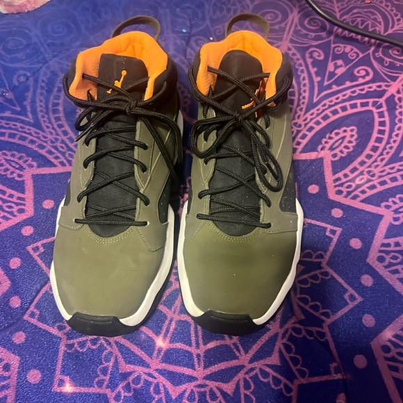 I am selling some Jordan’s they are a size 8.5